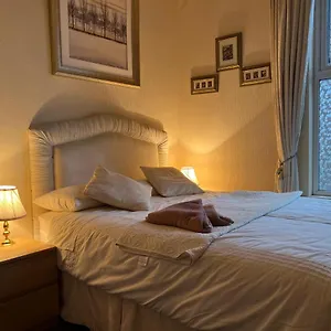 https://cosy-town-house.belfasthotelsireland.com