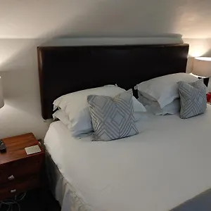 The House - Free 1st Breakfast - Free Parking Apartment Bath