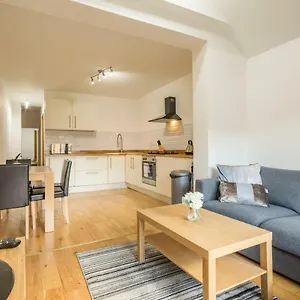 Koala & Tree - Renovated 2 Bed Ideal Location - Short Lets & Serviced Apartment